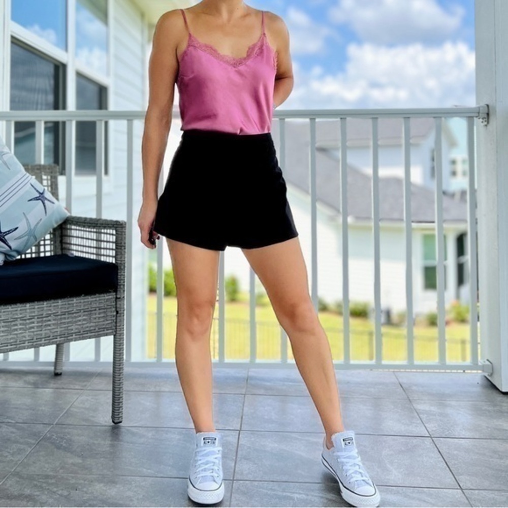 Revolve Line & Dot NWT Black High Waist Shorts Size Medium